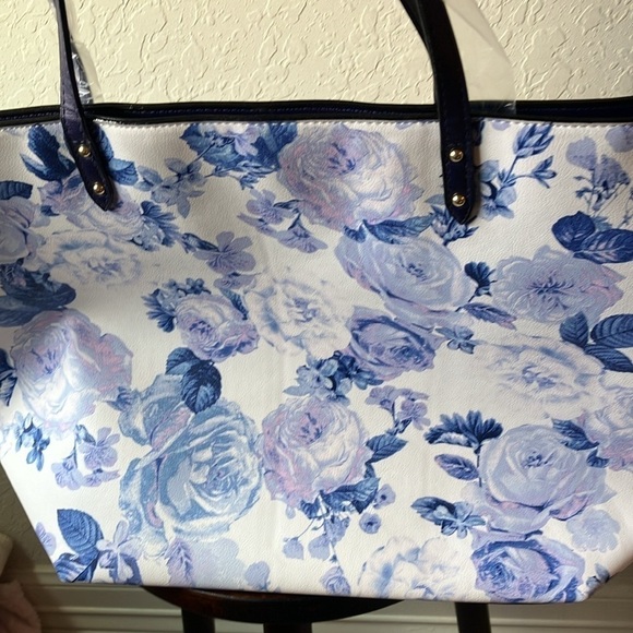 Victoria’s Secret: White with blue floral tote bag- summer/beach/vacation - Picture 8 of 16